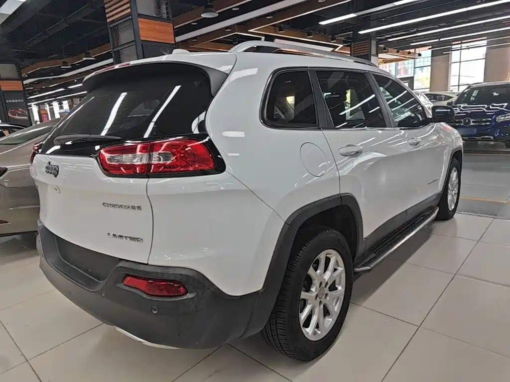 Jeep Cherokee — миниатюра 7