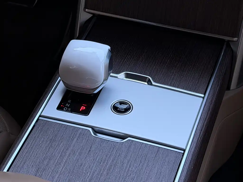 Land Rover Range Rover — миниатюра 16