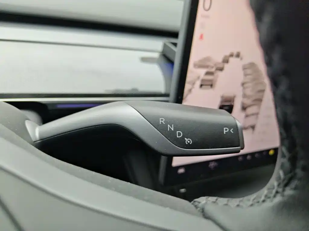 Tesla Model Y — миниатюра 14