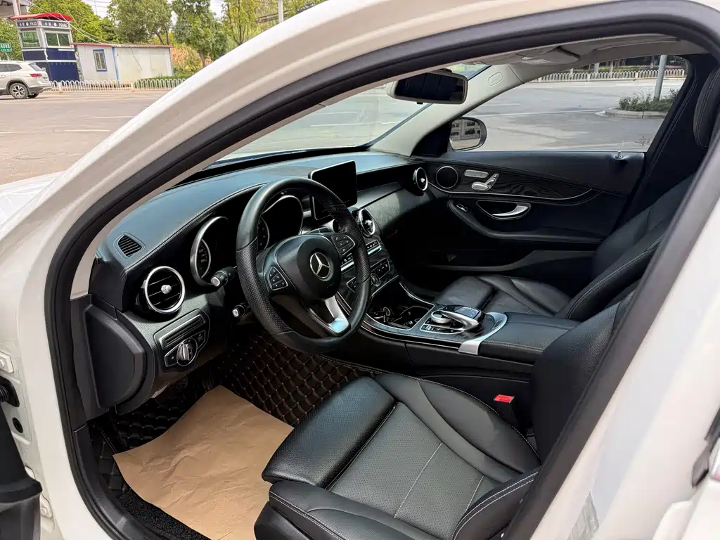 Mercedes-Benz C-Class — миниатюра 7