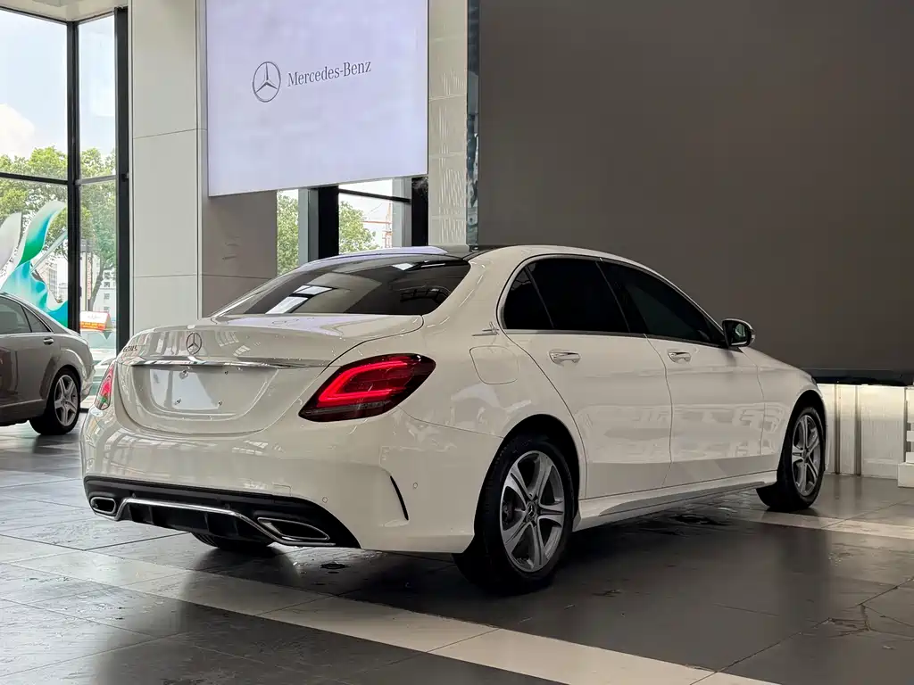 Mercedes-Benz C-Class — миниатюра 6
