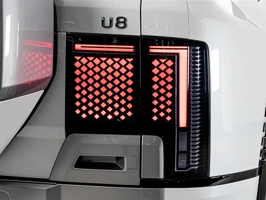 Yangwang Yangwang U8 — миниатюра 8