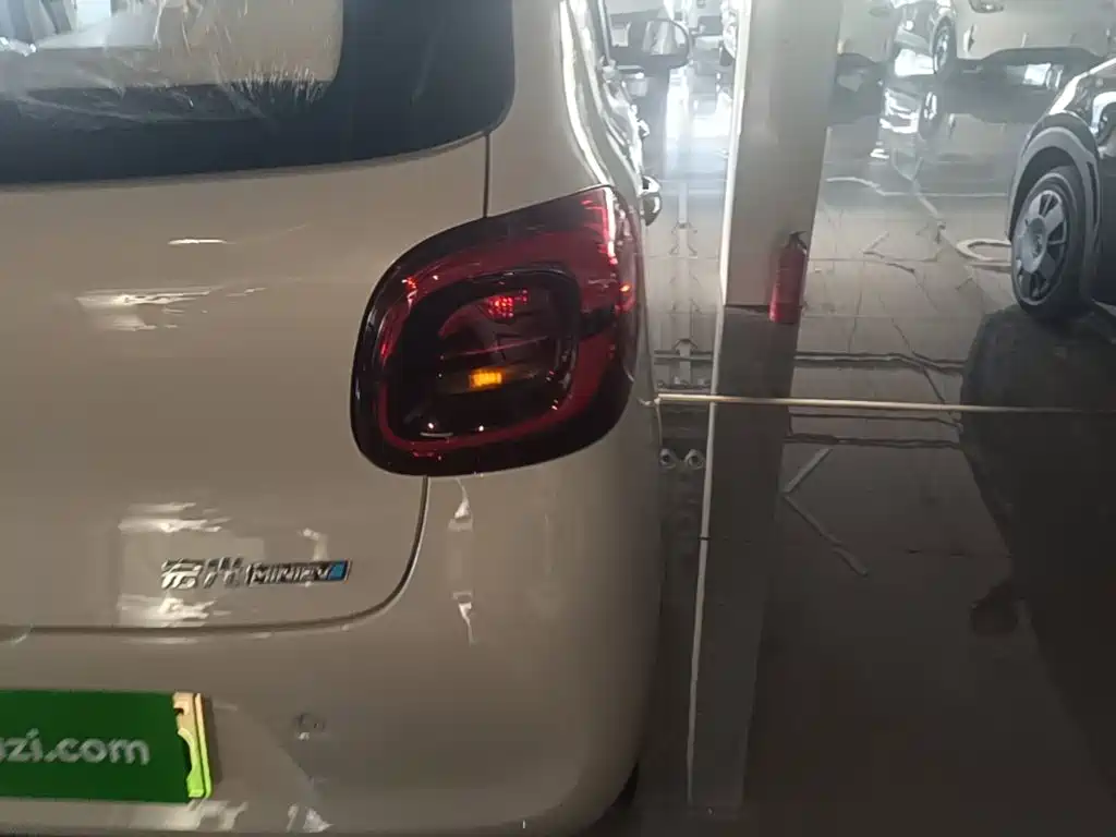 Wuling MINIEV — миниатюра 8
