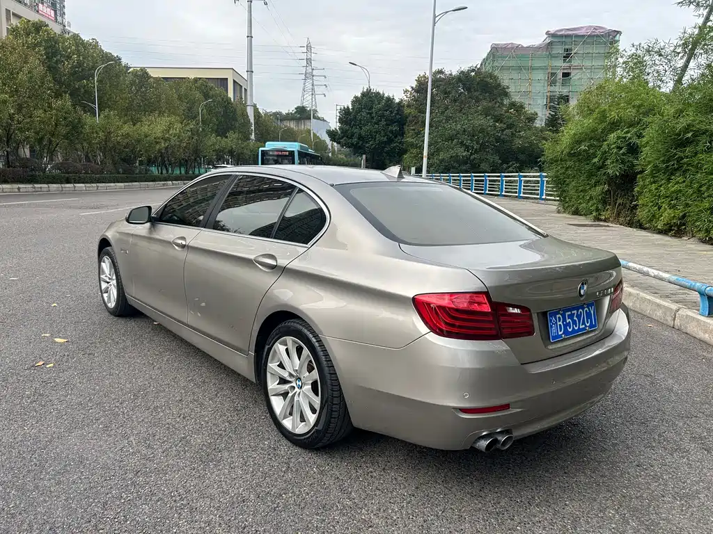BMW 5 Series — миниатюра 6