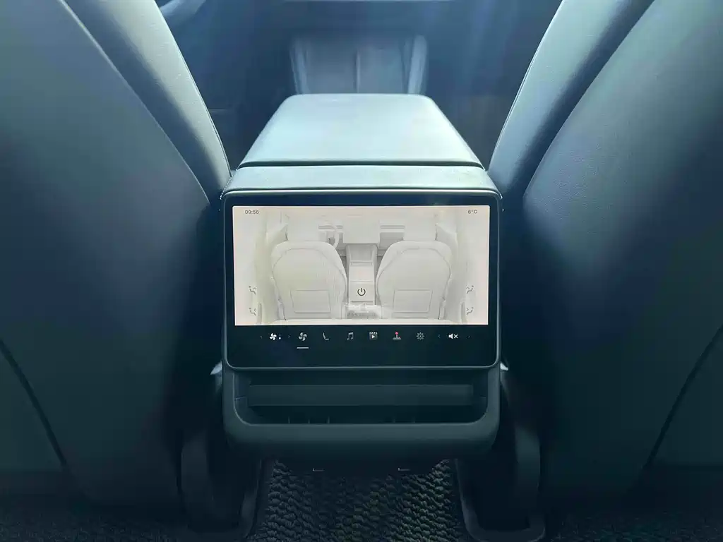Tesla Model 3 — миниатюра 15