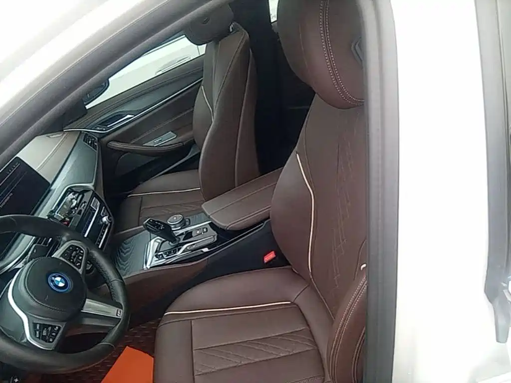 BMW 5 Series New Energy — миниатюра 15