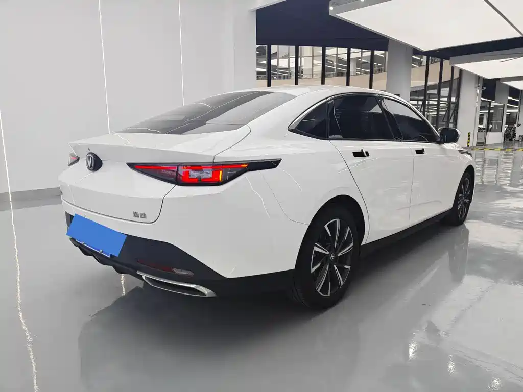 Changan Eado — миниатюра 5