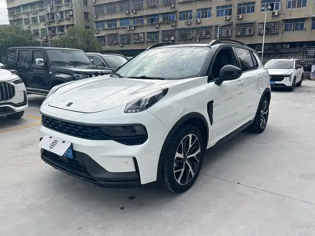 2021 Lynk & Co 01