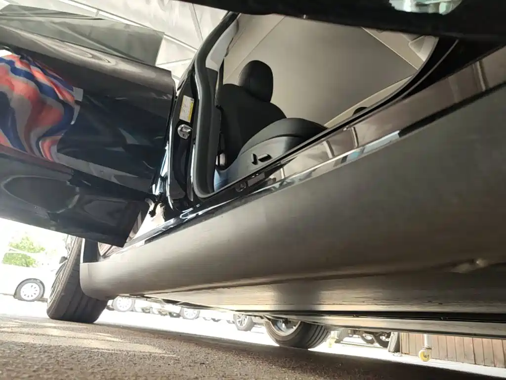 Tesla Model Y — миниатюра 21
