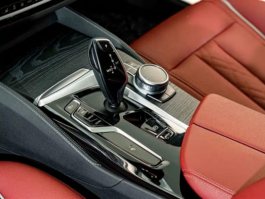 BMW 5 Series — миниатюра 11