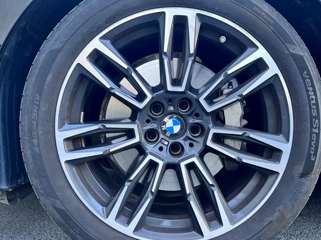 BMW 5 Series — миниатюра 4