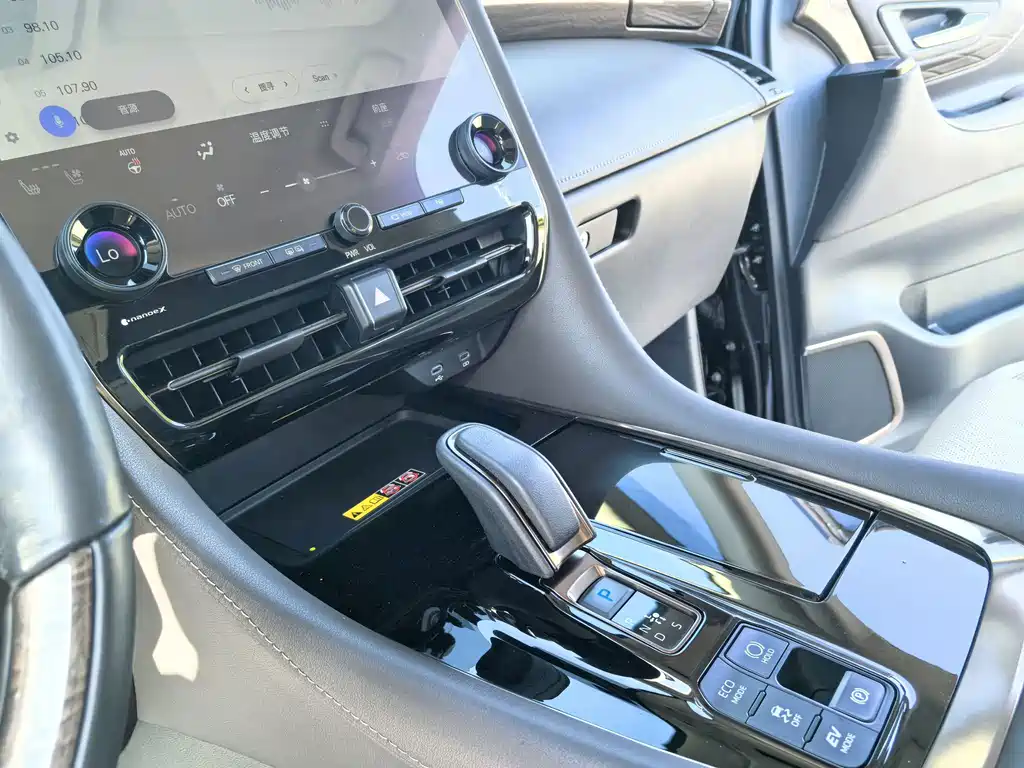Toyota Alphard — миниатюра 13