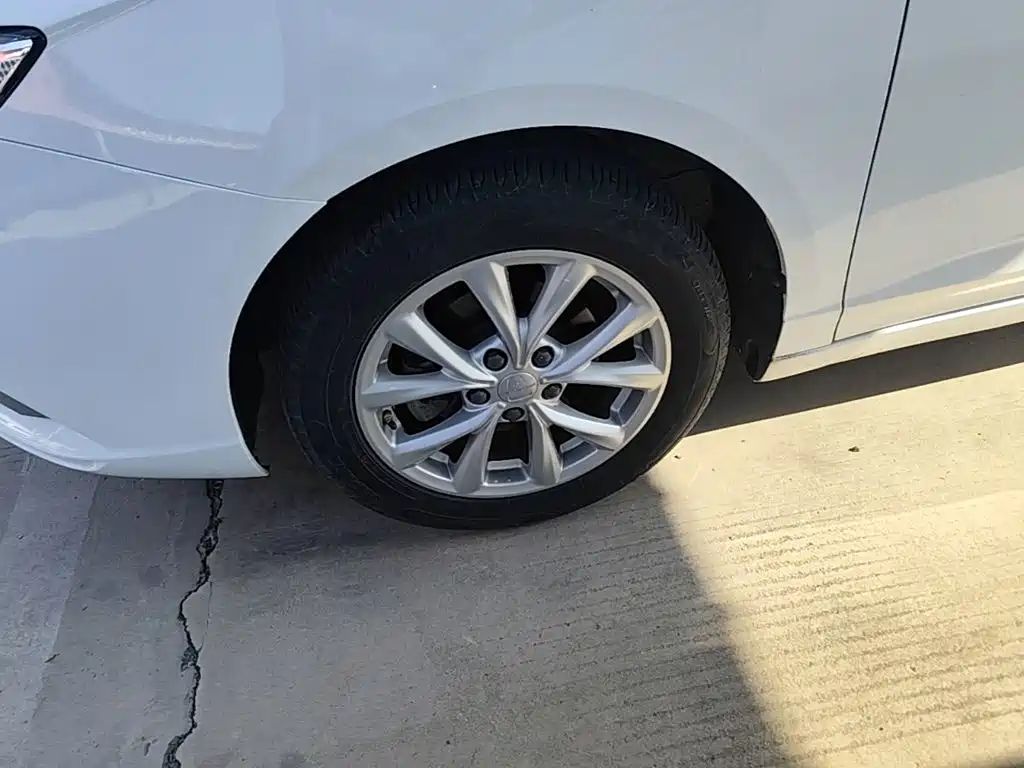 Roewe i5 — миниатюра 23