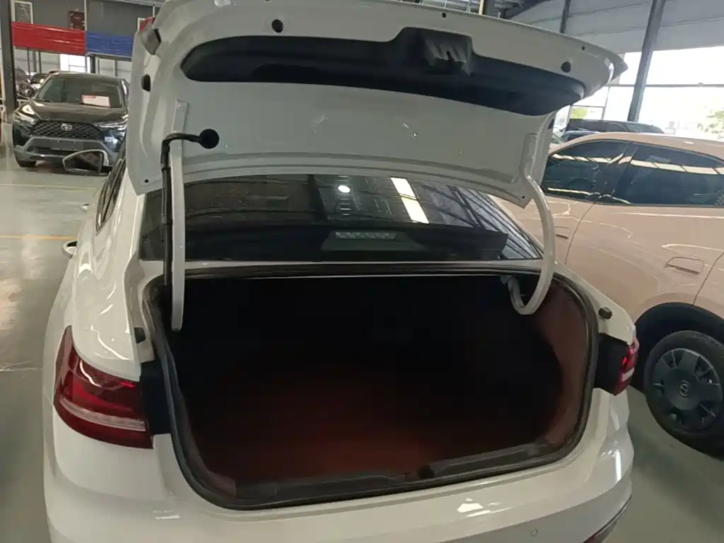 Volkswagen Lavida — миниатюра 19