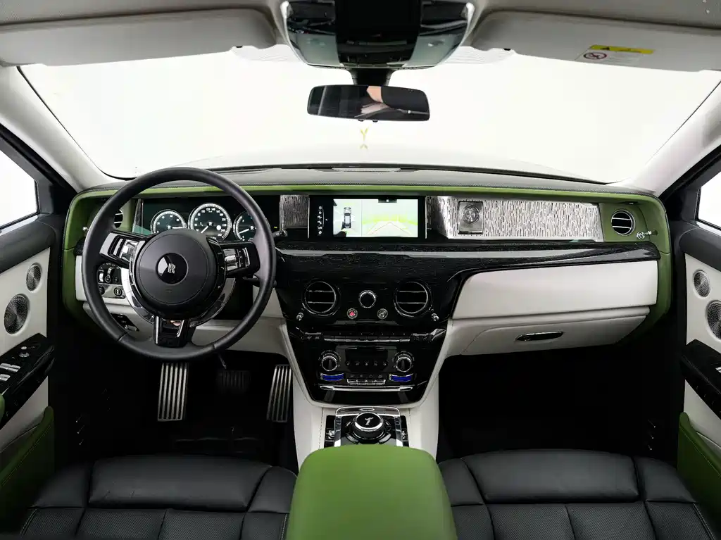 Rolls-Royce Phantom — миниатюра 12