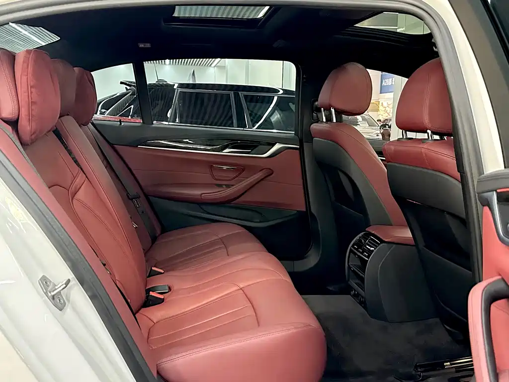 BMW 5 Series — миниатюра 5