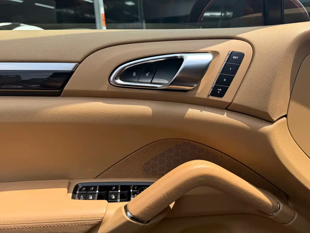 Porsche Cayenne — миниатюра 8