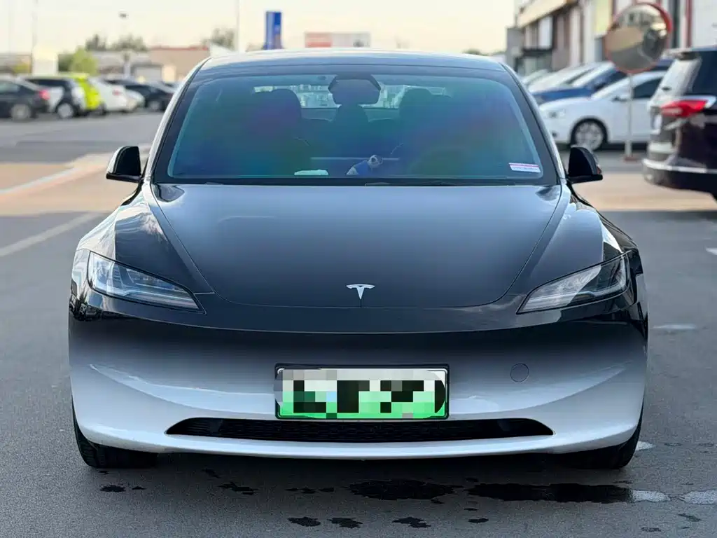 Tesla Model 3 — миниатюра 2