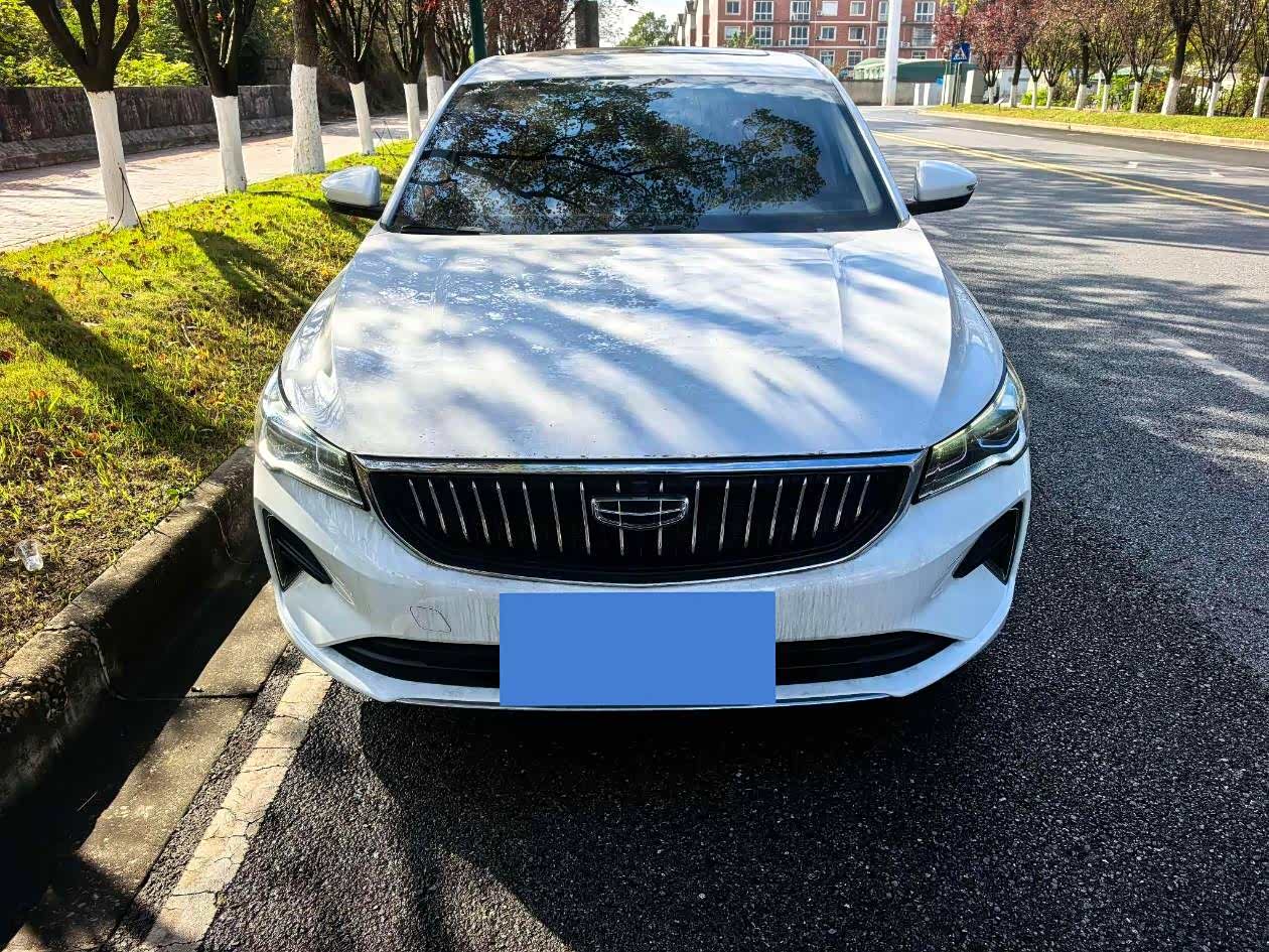 Geely Emgrand 1.5 л 2023 г. Белый, пробег 40000 км