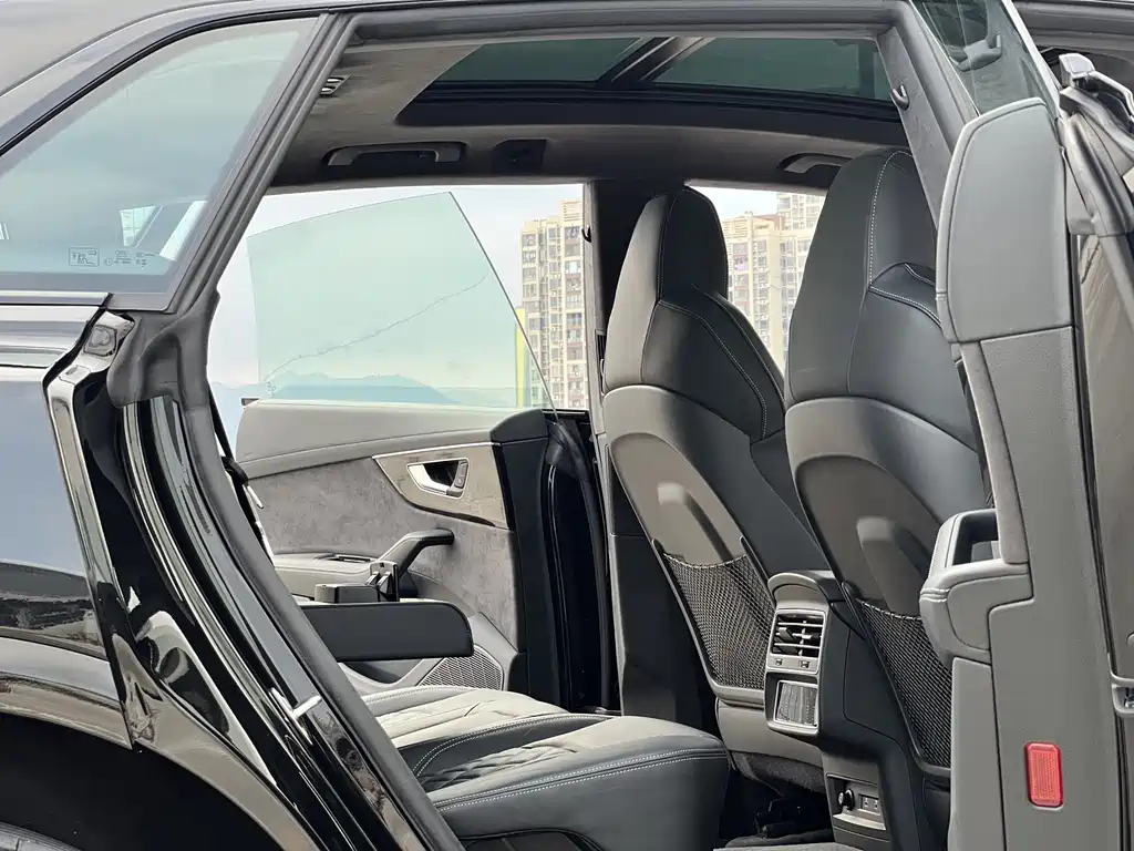 Audi Q8 2023 55 TFSI Premium
