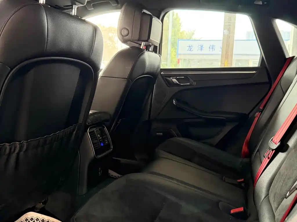 Porsche Macan — миниатюра 16