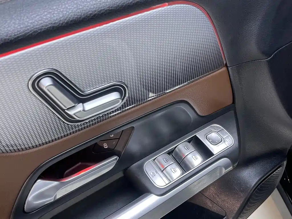Mercedes-Benz GLB — миниатюра 17