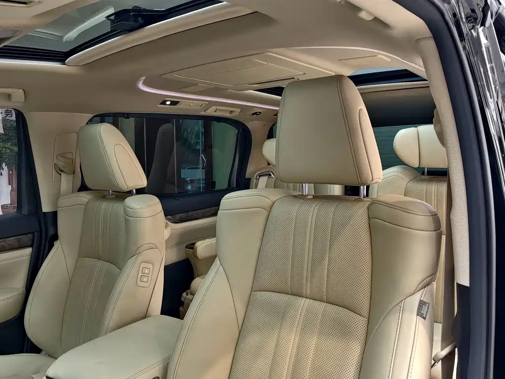 Toyota Vellfire — миниатюра 16