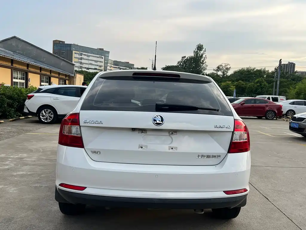 Skoda Rapid Spaceback — миниатюра 11