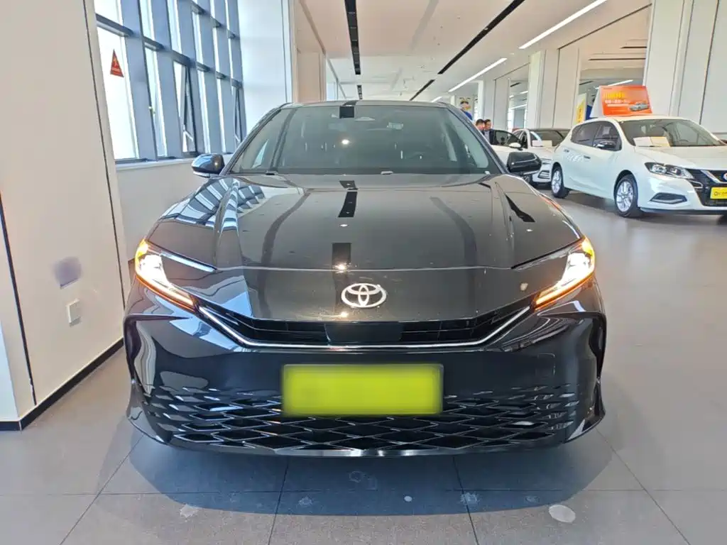 Toyota Camry — миниатюра 3