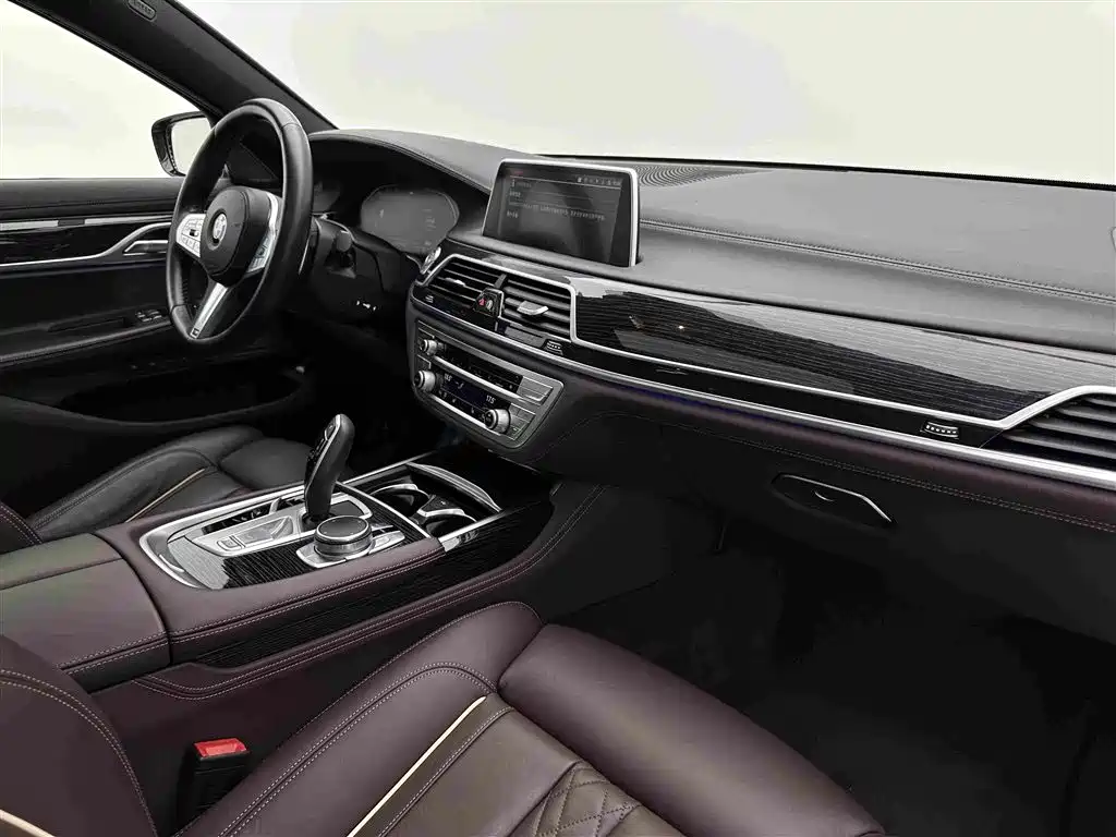 BMW 7 Series — миниатюра 16