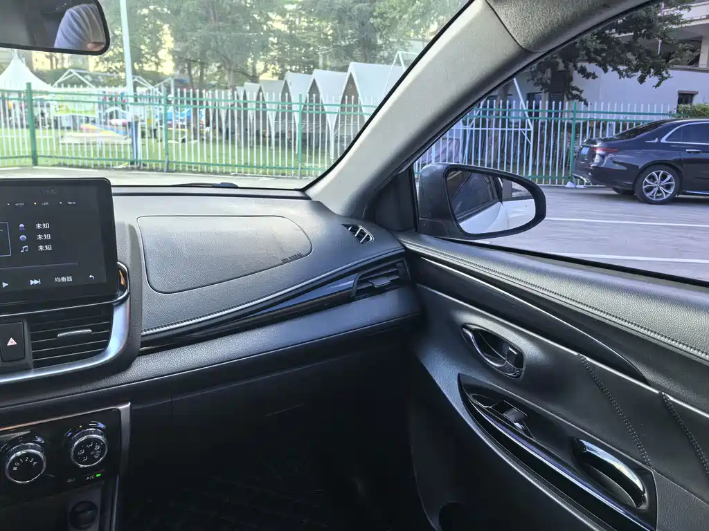 Toyota Yaris L — миниатюра 16