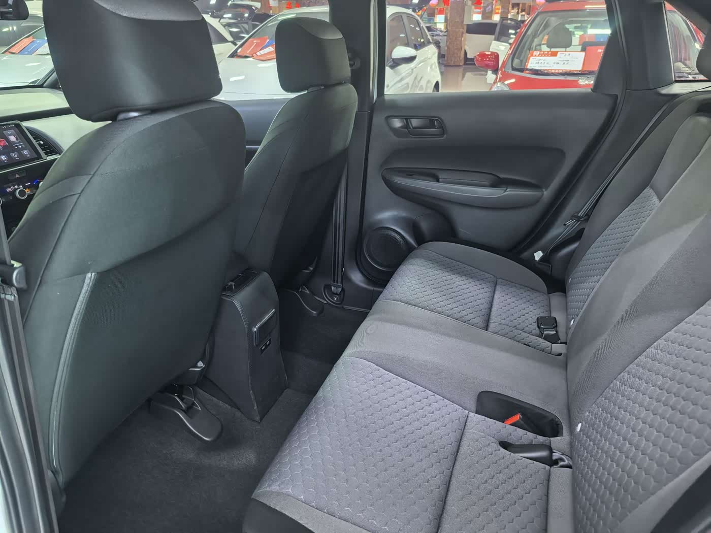 Honda Fit 1.5 л 2023 г. Белый, пробег 18000 км