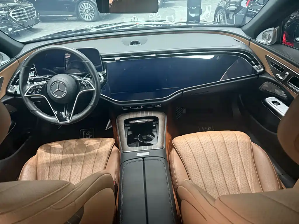 Mercedes-Benz E-Class — миниатюра 5
