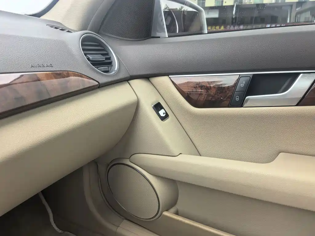 Mercedes-Benz C-Class — миниатюра 13