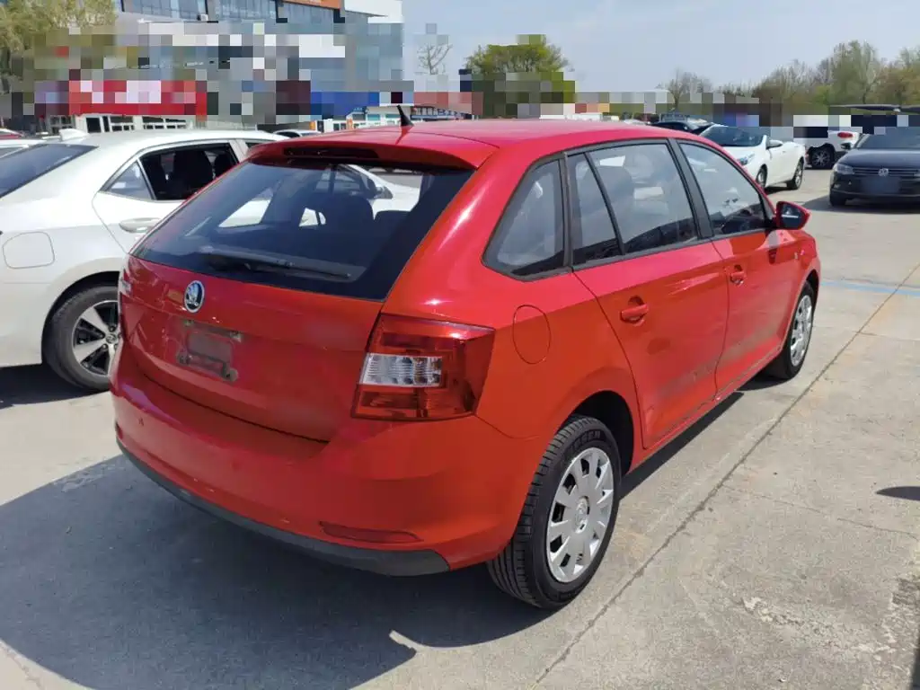 Skoda Rapid Spaceback — миниатюра 7