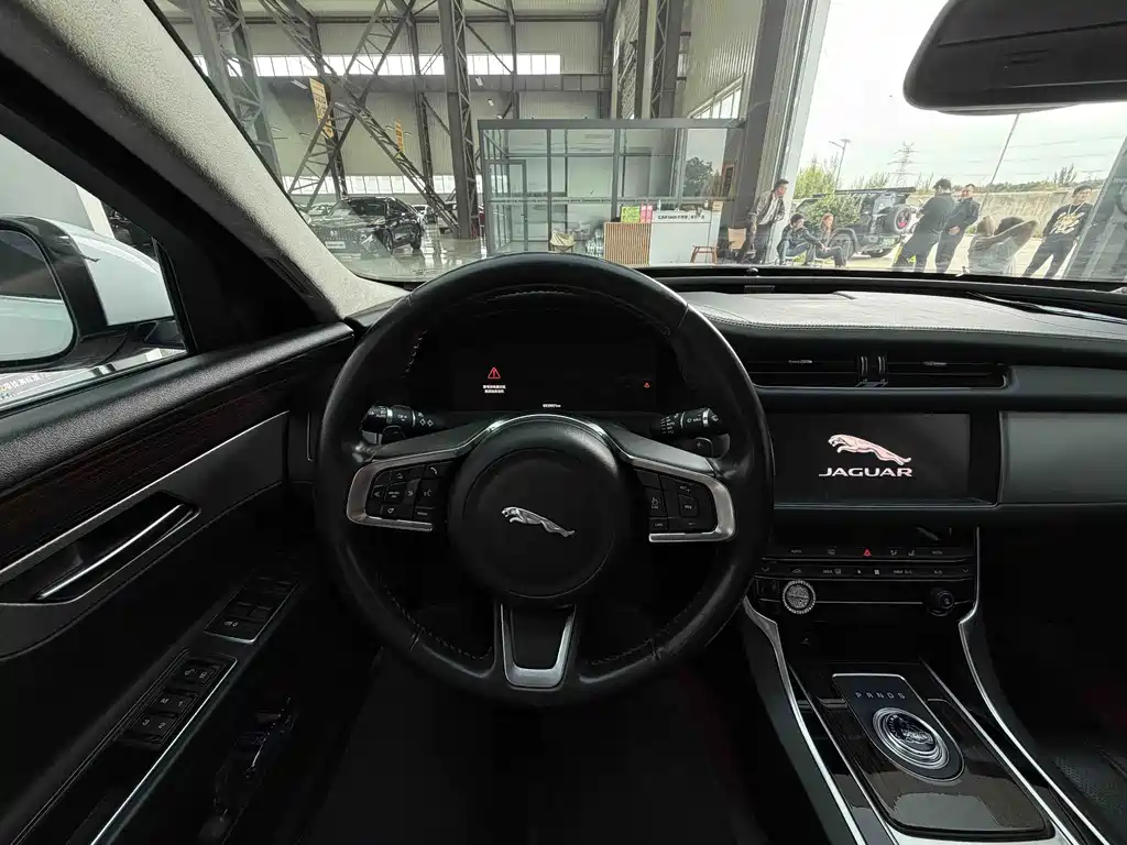 Jaguar XFL — миниатюра 6