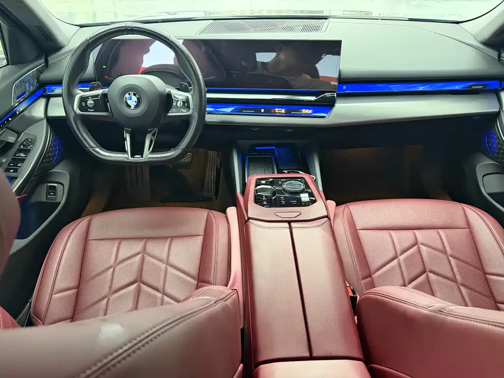 BMW 5 Series — миниатюра 13