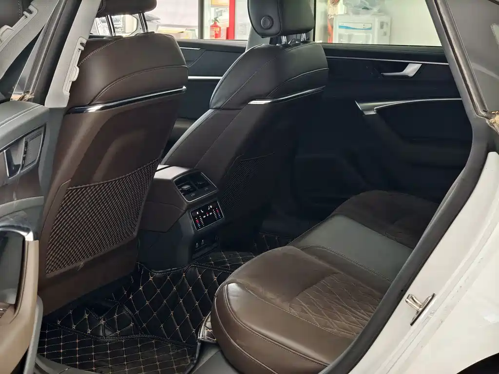 Audi A7L — миниатюра 6