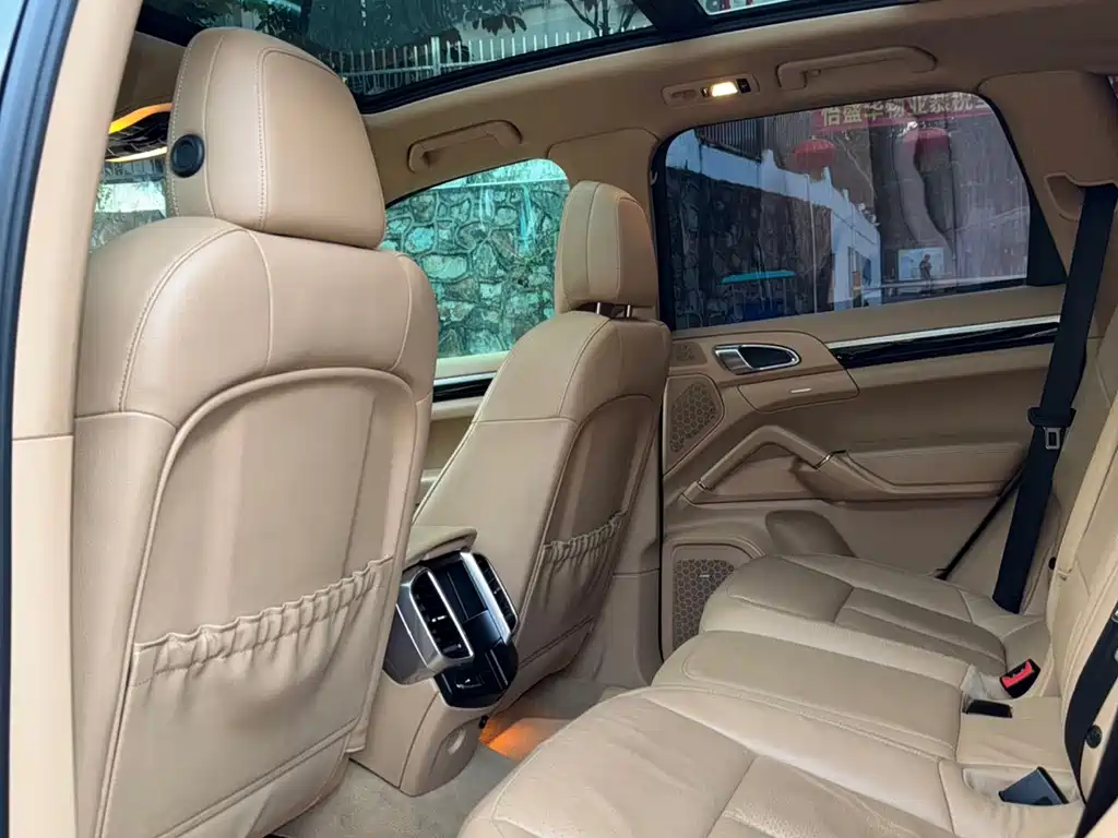 Porsche Cayenne — миниатюра 8