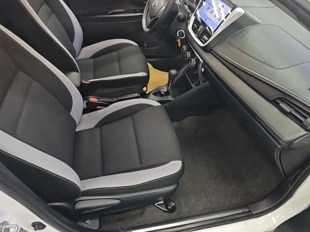 Toyota Yaris L — миниатюра 25