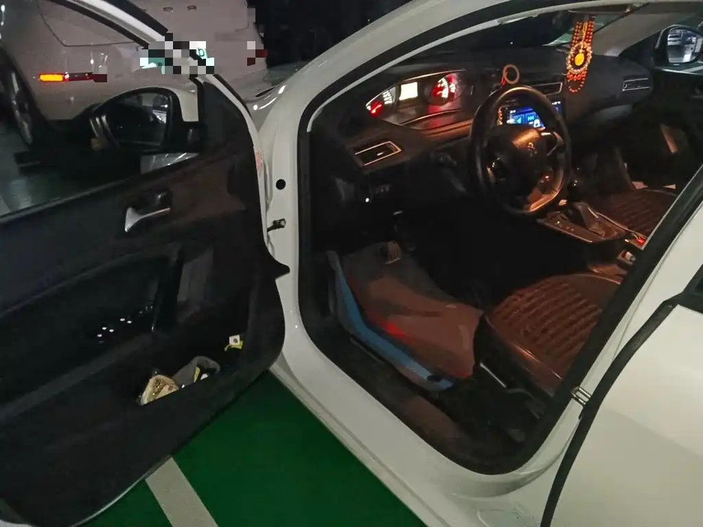 Peugeot 308 — миниатюра 17
