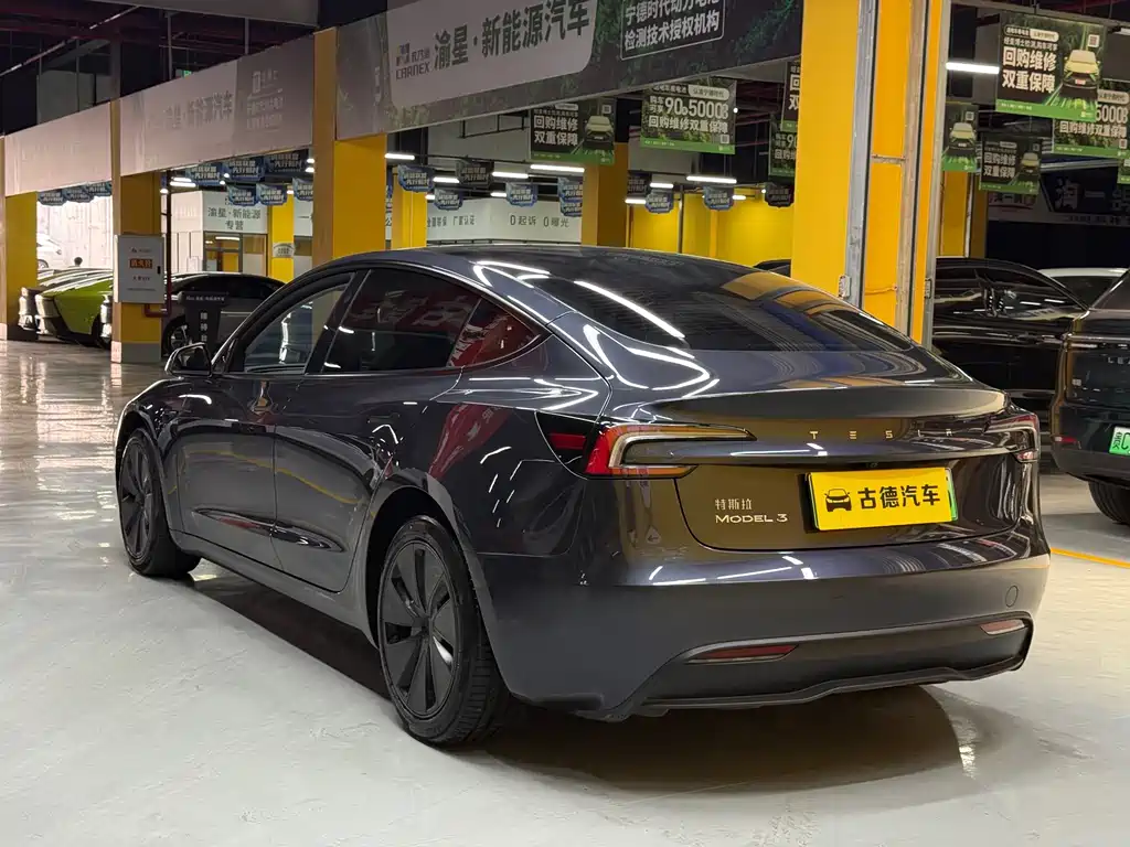 Tesla Model 3 — миниатюра 7