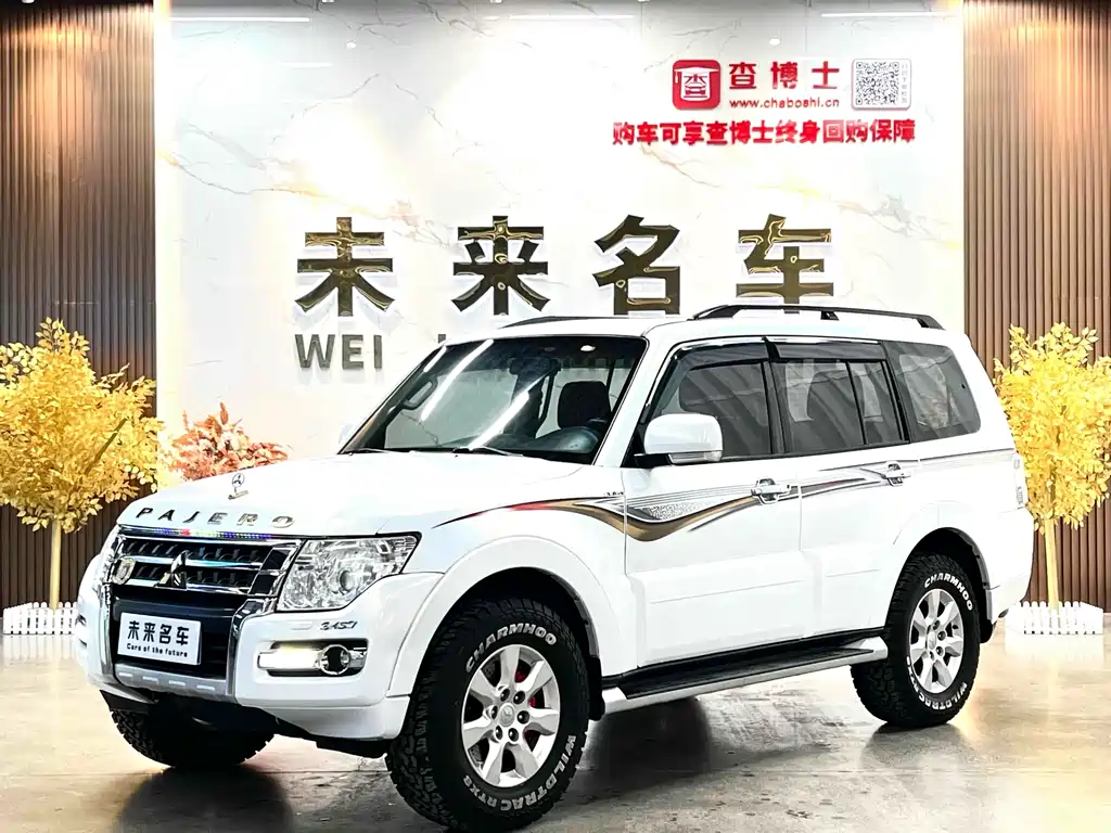 MITSUBISHI PAJERO