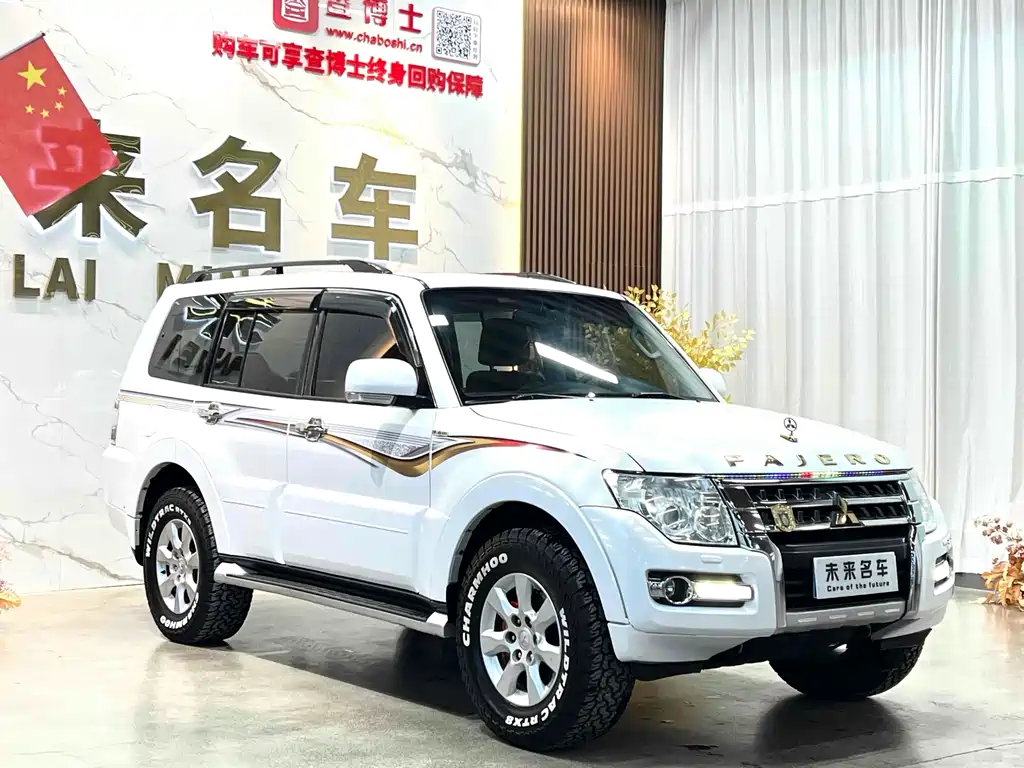 MITSUBISHI PAJERO
