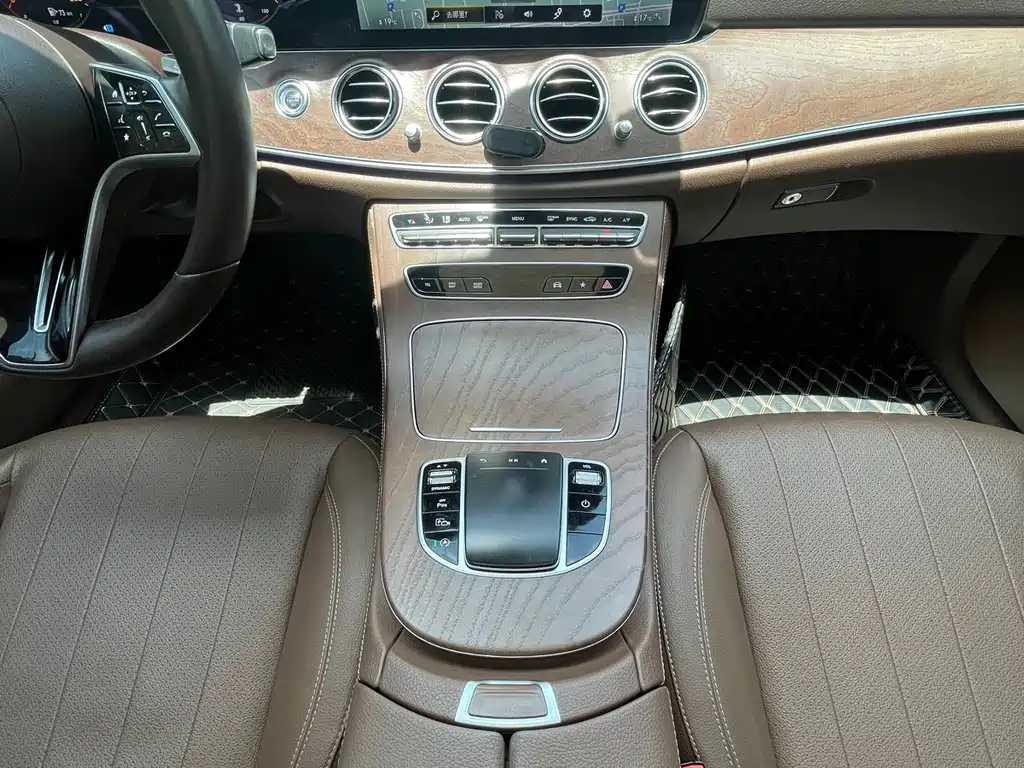 Mercedes-Benz E-Class — миниатюра 14