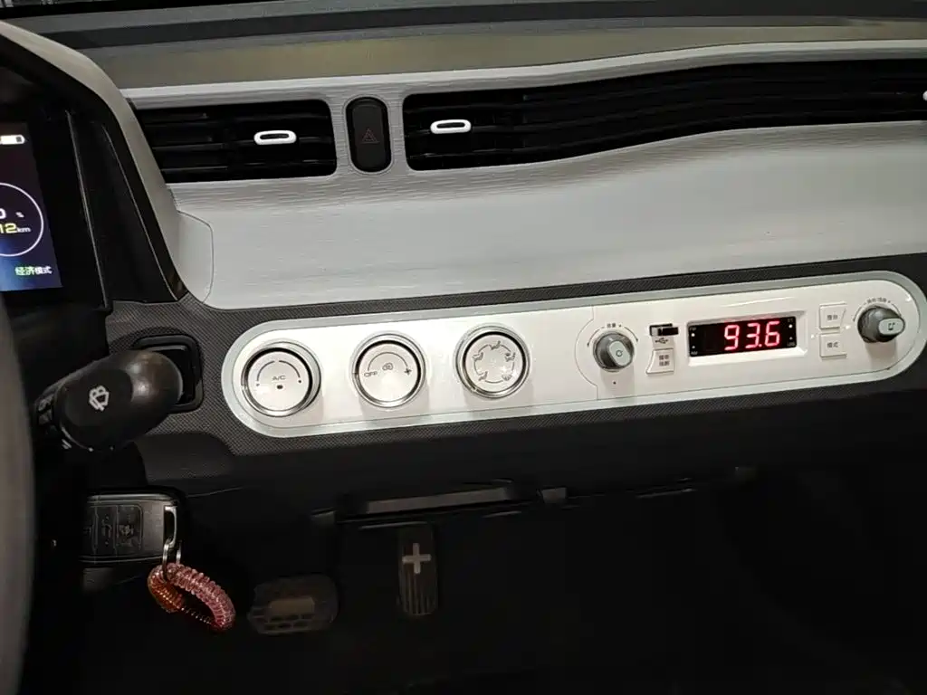 Wuling MINIEV — миниатюра 13