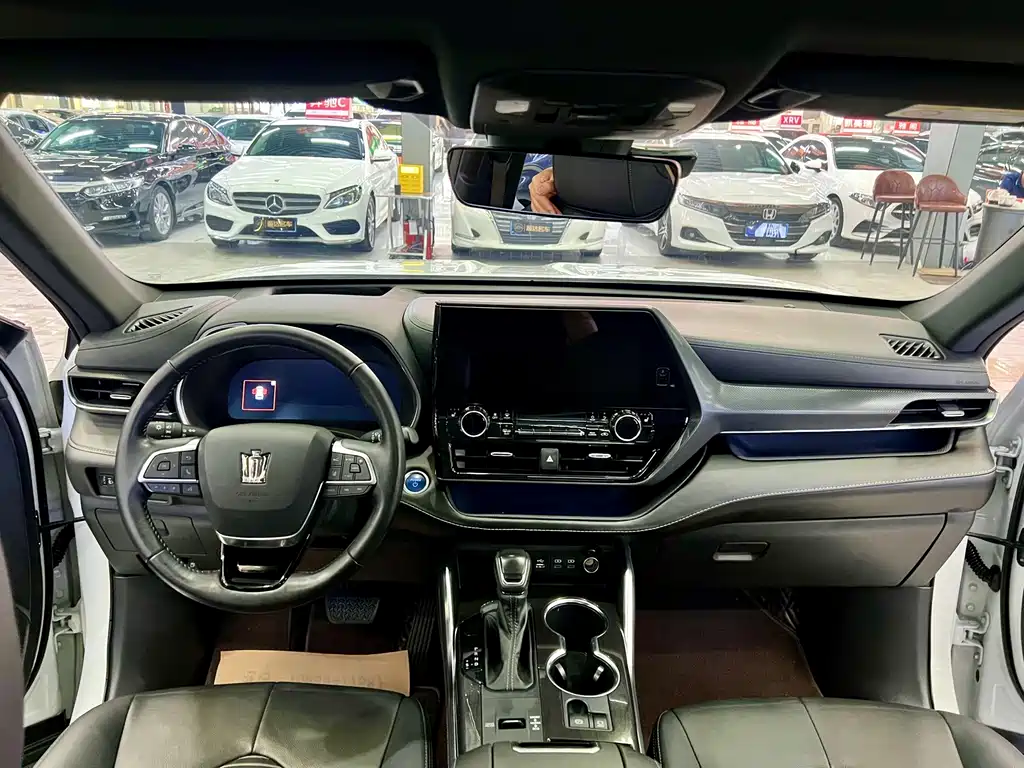 Toyota Crown Kluger — миниатюра 11