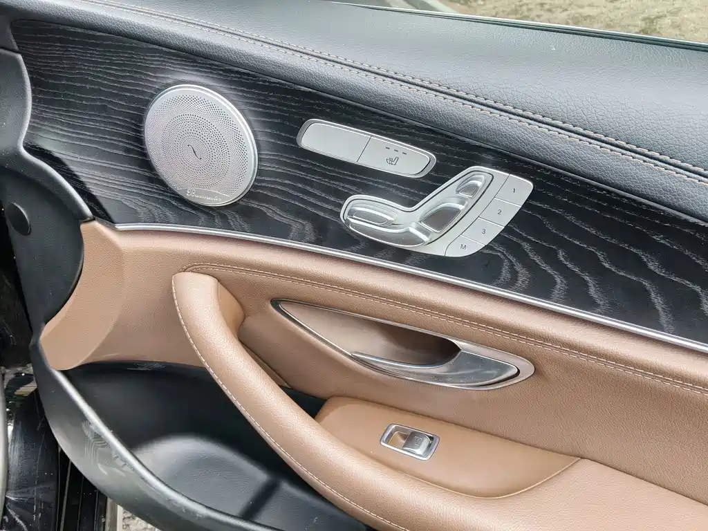 Mercedes-Benz E-Class — миниатюра 10