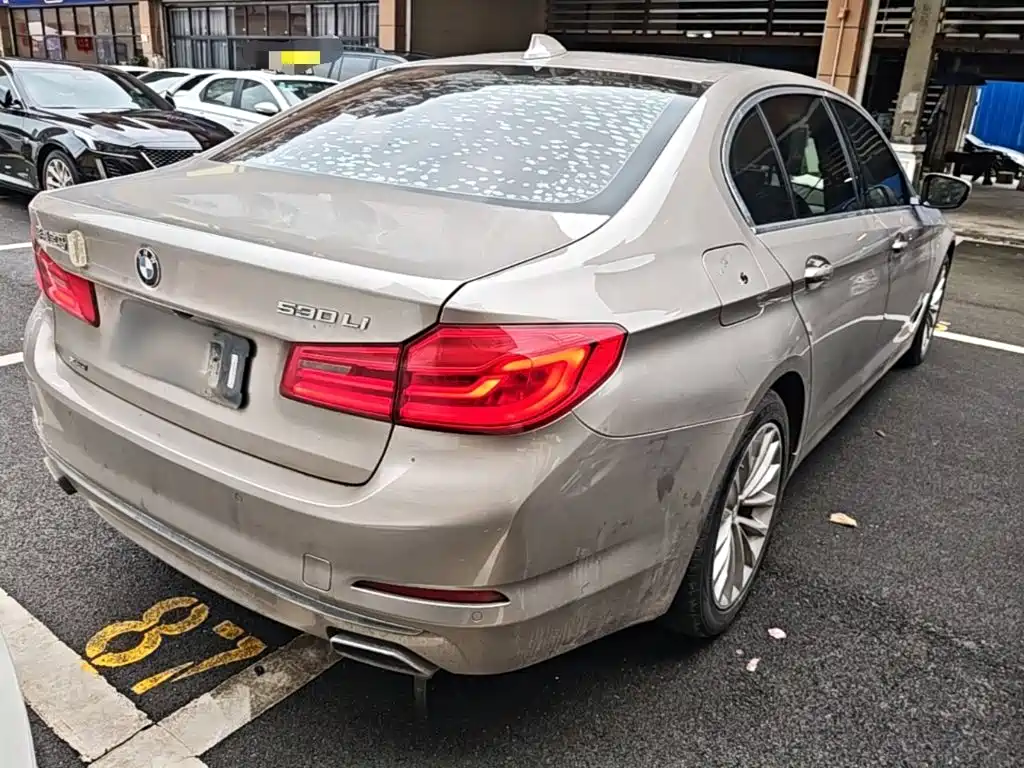 BMW 5 Series — миниатюра 7