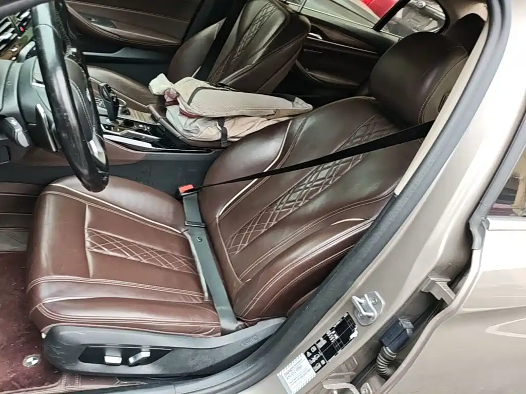 BMW 5 Series — миниатюра 15